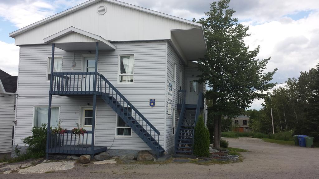 Les Appartements De La Bergeronnette Grandes-Bergeronnes Eksteriør billede